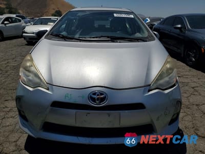 Piąte zdjęcie samochodu w środku: 2012 TOYOTA PRIUS C FOUR VIN:JTDKDTB3XC1014749 - miniatura