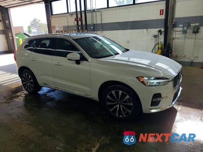Czwarte zdjęcie samochodu z boku: 2023 VOLVO XC60 PLUS VIN:YV4L12RE1P1266018 - miniatura