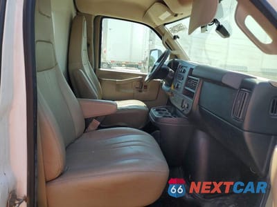 Piąte zdjęcie samochodu w środku: 2016 CHEVROLET EXPRESS G4500 VIN:1GB6GUCG3G1126139 - miniatura