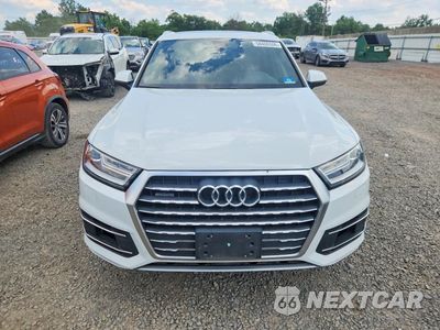 Piąte zdjęcie samochodu w środku: 2017 AUDI Q7 PREMIUM PLUS VIN:WA1LAAF70HD023863 - miniatura