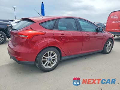 Trzecie zdjęcie samochodu z tyłu: 2015 FORD FOCUS SE VIN:1FADP3K20FL261039 - miniatura