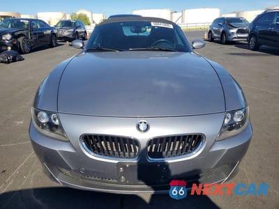 Piąte zdjęcie samochodu w środku: 2006 BMW Z4 3.0 VIN:4USBU33556LW67797 - miniatura