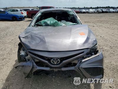 Piąte zdjęcie samochodu w środku: 2022 TOYOTA CAMRY SE VIN:4T1T11AK5NU617406 - miniatura