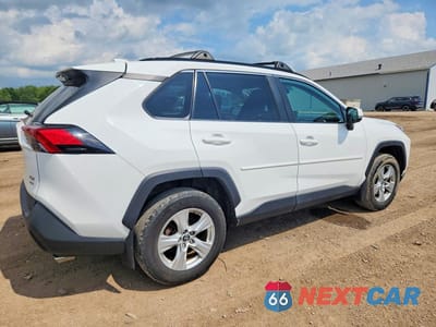 Trzecie zdjęcie samochodu z tyłu: 2019 TOYOTA RAV4 XLE VIN:2T3P1RFV6KC026914 - miniatura