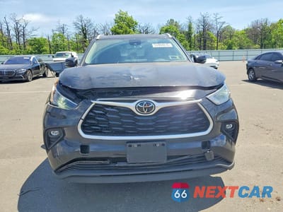 Piąte zdjęcie samochodu w środku: 2023 TOYOTA HIGHLANDER XLE VIN:5TDKDRBHXPS010370 - miniatura