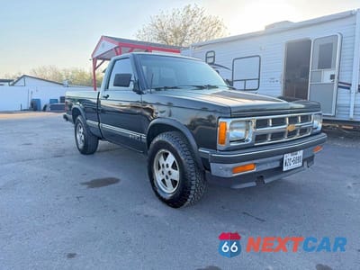 1993 CHEVROLET S TRUCK S10 1GCCS14R5P8158593 - główne zdjęcie licytacji z USA - miniatura