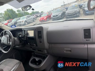 Zdjęcie 9 z 10 samochodu: 2020 NISSAN NV 2500 HD S VIN:1N6BF0KY0LN809481 - miniatura