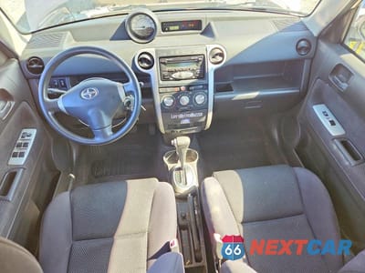 Zdjęcie 8 z 13 samochodu: 2006 TOYOTA SCION XB VIN:JTLKT324964054694 - miniatura