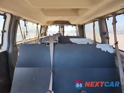 Zdjęcie 10 z 13 samochodu: 2020 CHEVROLET EXPRESS G3500 LS PASSENGER VAN VIN:1GAZGNFG6L1251407 - miniatura