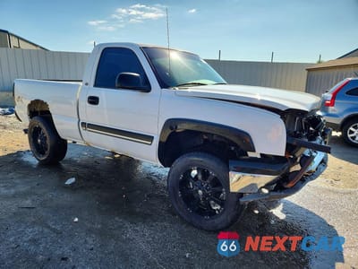 Czwarte zdjęcie samochodu z boku: 2003 CHEVROLET SILVERADO K1500 VIN:1GCEK14V13Z146242 - miniatura