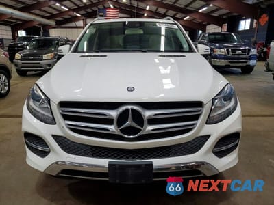 Piąte zdjęcie samochodu w środku: 2016 MERCEDES-BENZ GLE 350 4MATIC VIN:4JGDA5HB4GA708916 - miniatura