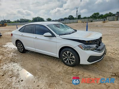 Czwarte zdjęcie samochodu z boku: 2024 VOLKSWAGEN JETTA S VIN:3VW5M7BU3RM100720 - miniatura