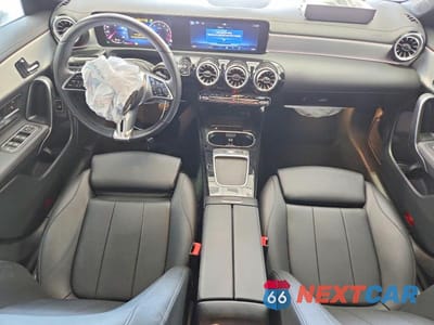 Zdjęcie 8 z 12 samochodu: 2025 MERCEDES-BENZ CLA 250 4MATIC VIN:W1K5J4HB4SN513084 - miniatura