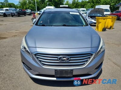 Piąte zdjęcie samochodu w środku: 2017 HYUNDAI SONATA SE VIN:5NPE24AF2HH493771 - miniatura