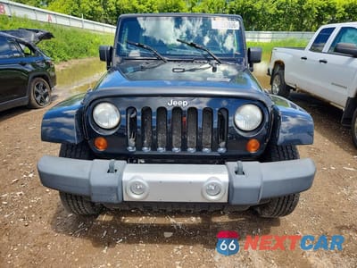 Piąte zdjęcie samochodu w środku: 2010 JEEP WRANGLER UNLIMITED SAHARA VIN:1J4BA5H18AL205639 - miniatura