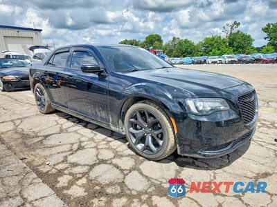 Czwarte zdjęcie samochodu z boku: 2022 CHRYSLER 300 TOURING VIN:2C3CCAAG0NH104050 - miniatura
