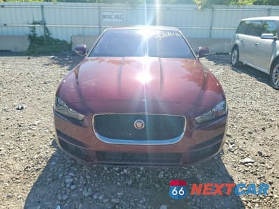 Piąte zdjęcie samochodu w środku: 2017 JAGUAR XE VIN:SAJAR4BG4HA974230 - miniatura