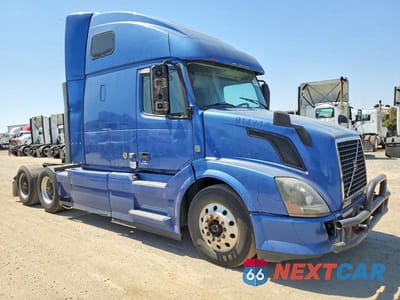 2014 VOLVO VNL SEMI TRUCK 4V4N99EH6EN174314 - główne zdjęcie licytacji z USA - miniatura