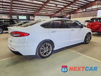 Trzecie zdjęcie samochodu z tyłu: 2020 FORD FUSION TITANIUM VIN:3FA6P0RU4LR100186 - miniatura
