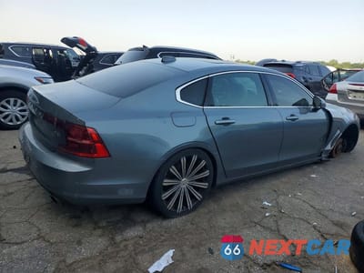 Trzecie zdjęcie samochodu z tyłu: 2018 VOLVO S90 T5 MOMENTUM VIN:LVY982AK2JP039962 - miniatura