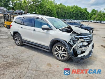 Czwarte zdjęcie samochodu z boku: 2017 HONDA PILOT TOURING VIN:5FNYF6H93HB020490 - miniatura