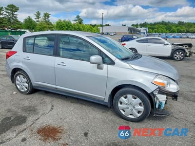 Czwarte zdjęcie samochodu z boku: 2009 NISSAN VERSA 1.8 S VIN:3N1BC13EX9L369528 - miniatura