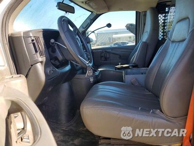 Zdjęcie 8 z 14 samochodu: 2015 GMC SAVANA G3500 VIN:1GTZ7TFG9F1112226 - miniatura