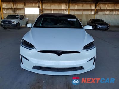 Piąte zdjęcie samochodu w środku: 2023 TESLA MODEL X VIN:7SAXCBE51PF385766 - miniatura