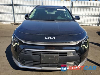 Piąte zdjęcie samochodu w środku: 2024 KIA NIRO LX VIN:KNDCP3LE8R5128567 - miniatura