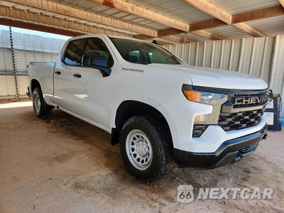 Czwarte zdjęcie samochodu z boku: 2022 CHEVROLET SILVERADO K1500 VIN:1GCRDAED0NZ506203 - miniatura