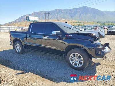 Czwarte zdjęcie samochodu z boku: 2023 CHEVROLET SILVERADO VIN:1GCUDGE87PZ129405 - miniatura