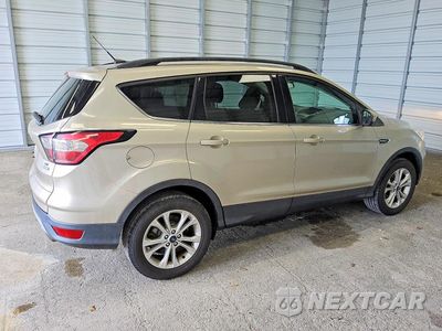 Trzecie zdjęcie samochodu z tyłu: 2018 FORD ESCAPE SE VIN:1FMCU0GD6JUC88736 - miniatura