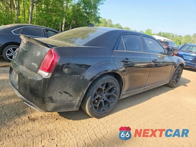 Trzecie zdjęcie samochodu z tyłu: 2018 CHRYSLER 300 S VIN:2C3CCABG9JH198731 - miniatura