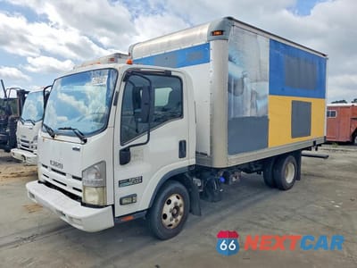 2011 ISUZU NPR HD BOX TRUCK JALB4W174B7401930 - główne zdjęcie licytacji z USA - miniatura