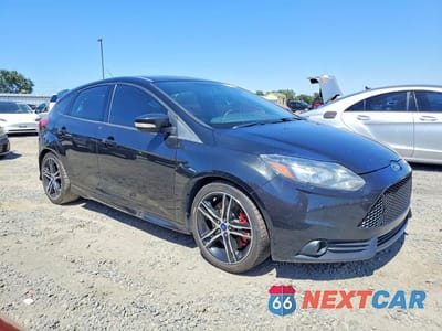 Czwarte zdjęcie samochodu z boku: 2014 FORD FOCUS ST VIN:1FADP3L94EL402625 - miniatura