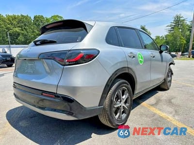 Trzecie zdjęcie samochodu z tyłu: 2025 HONDA HR-V EXL VIN:3CZRZ2H77SM772855 - miniatura