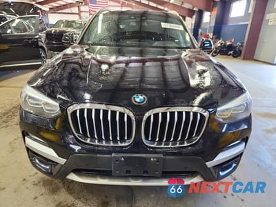Piąte zdjęcie samochodu w środku: 2018 BMW X3 XDRIVE30I VIN:5UXTR9C56JLC82810 - miniatura