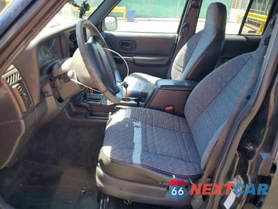 Zdjęcie 7 z 13 samochodu: 2001 JEEP CHEROKEE SPORT VIN:1J4FF48S01L608732 - miniatura