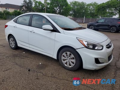 Czwarte zdjęcie samochodu z boku: 2016 HYUNDAI ACCENT SE VIN:KMHCT4AE6GU018328 - miniatura