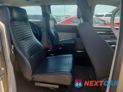 Zdjęcie 11 z 13 samochodu: 2010 DODGE GRAND CARAVAN SE VIN:2D4RN4DE0AR412158 - miniatura