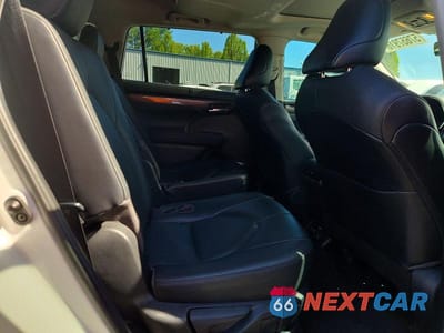 Zdjęcie 11 z 13 samochodu: 2021 TOYOTA HIGHLANDER HYBRID LIMITED VIN:5TDYARAHXMS005007 - miniatura