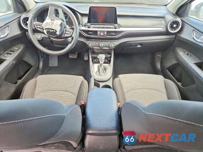 Zdjęcie 8 z 13 samochodu: 2023 KIA FORTE LX VIN:3KPF24AD4PE596695 - miniatura