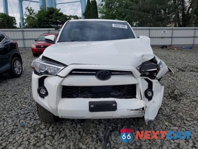 Piąte zdjęcie samochodu w środku: 2023 TOYOTA 4RUNNER SR5 VIN:JTEMU5JR0P6117550 - miniatura