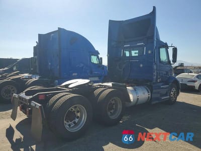 Czwarte zdjęcie samochodu z boku: 2022 VOLVO VNR SEMI TRUCK VIN:4V4WC9EH2NN604328 - miniatura