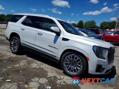 Czwarte zdjęcie samochodu z boku: 2023 GMC YUKON DENALI ULTIMATE VIN:1GKS2EKL0PR354053 - miniatura