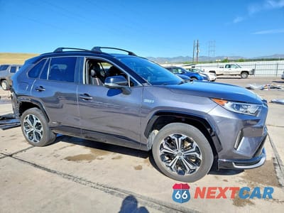 Czwarte zdjęcie samochodu z boku: 2021 TOYOTA RAV4 PRIME XSE VIN:JTMFB3FV2MD035758 - miniatura