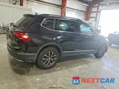 Trzecie zdjęcie samochodu z tyłu: 2020 VOLKSWAGEN TIGUAN SE VIN:3VV2B7AX1LM068401 - miniatura