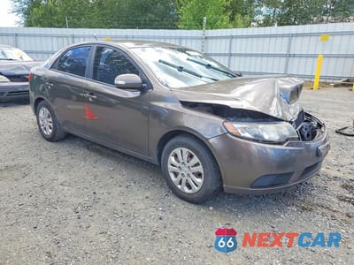 Czwarte zdjęcie samochodu z boku: 2010 KIA FORTE EX VIN:KNAFU4A2XA5060133 - miniatura