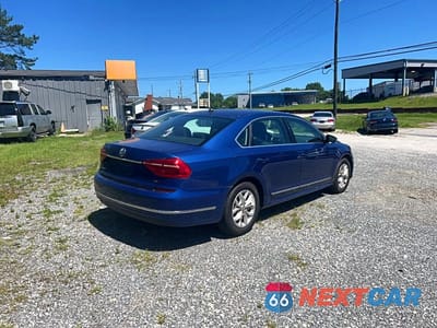 Czwarte zdjęcie samochodu z boku: 2016 VOLKSWAGEN PASSAT S VIN:1VWAS7A38GC019000 - miniatura