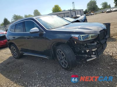 Czwarte zdjęcie samochodu z boku: 2024 BMW X1 XDRIVE28I VIN:WBX73EF0XR5Z28783 - miniatura